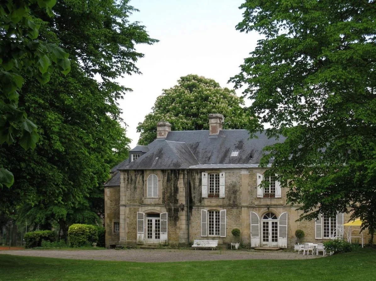 Ravalement d'un bâtiment patrimonial près de Caen